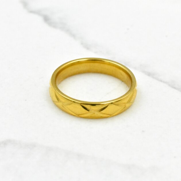 Χρυσή Βέρα Με Χιαστί Χάραγμα - Ανοξείδωτο Χειρουργικό Ατσάλι