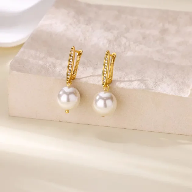 Χρυσά Σκουλαρίκια Με Πέρλα Και Στρας - Επιχρυσωμένο Ατσάλι